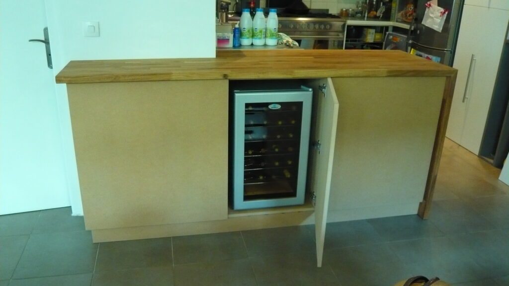 Meuble bar sur mesure avec cave à vin intégrée